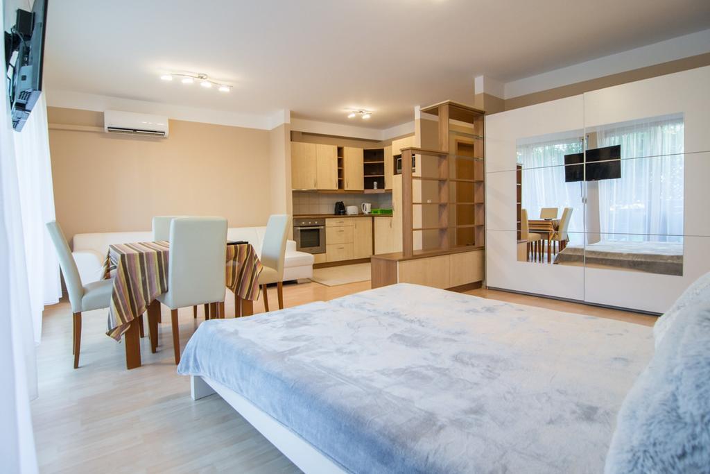 Center Haz Apartman บูดาเปสต์ ภายนอก รูปภาพ